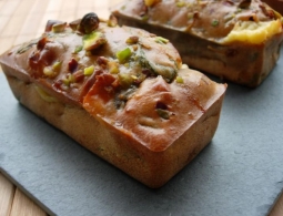 الوصفة Gorgonzola et confit d'oignon en cake