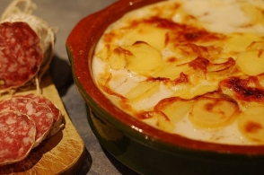 Rezept Gratin au Gruyère et pommes de terres en chemise