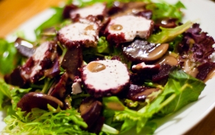 Receta Sainte-Maure-de-Touraine sur salade aux rillons