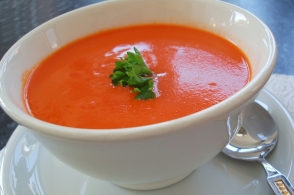 रेसिपी Soupe aux tomates au Sbrinz