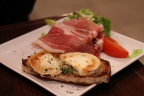 Receita Salade et tartines de Banon au miel de Lavande.