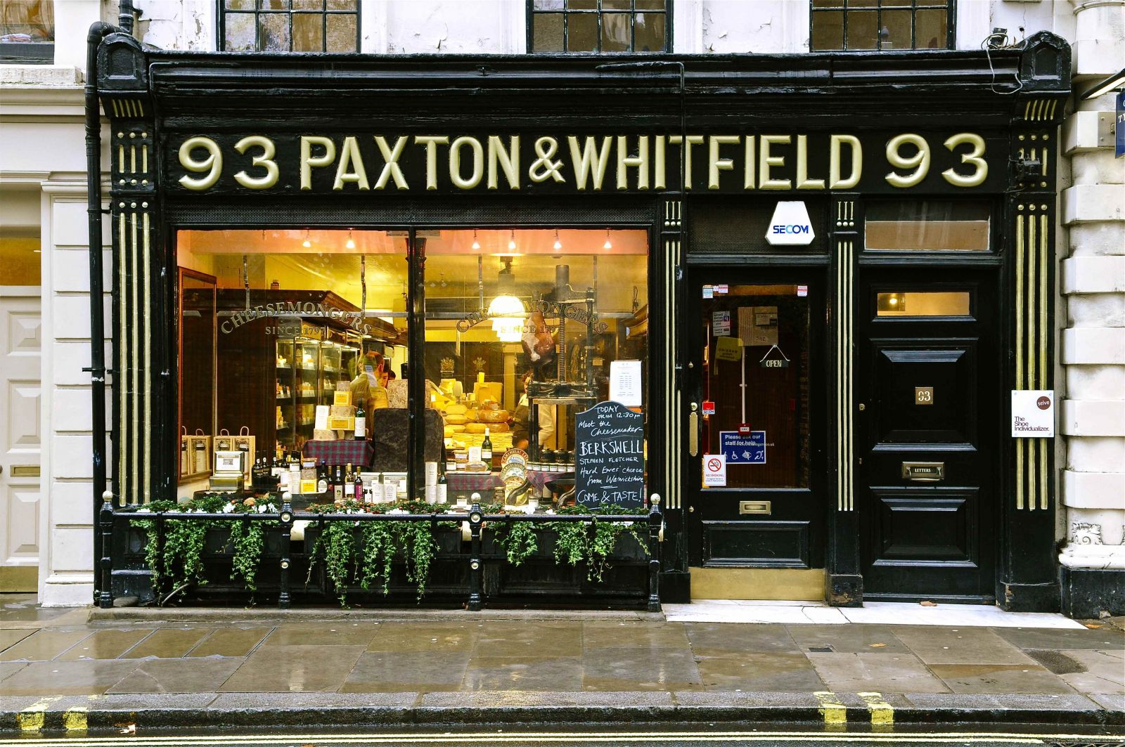 商店 Paxton & Whitfield -   West End