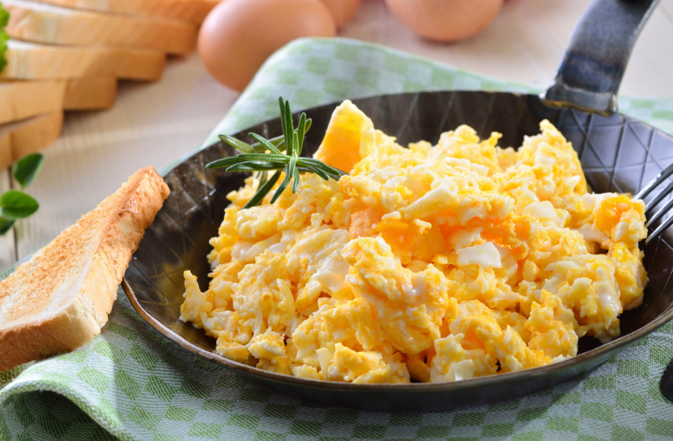 Oeufs brouillés à l&rsquo;Etivaz