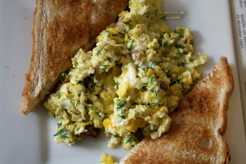 Oeufs brouillés à l&rsquo;Anglaise – au Chester