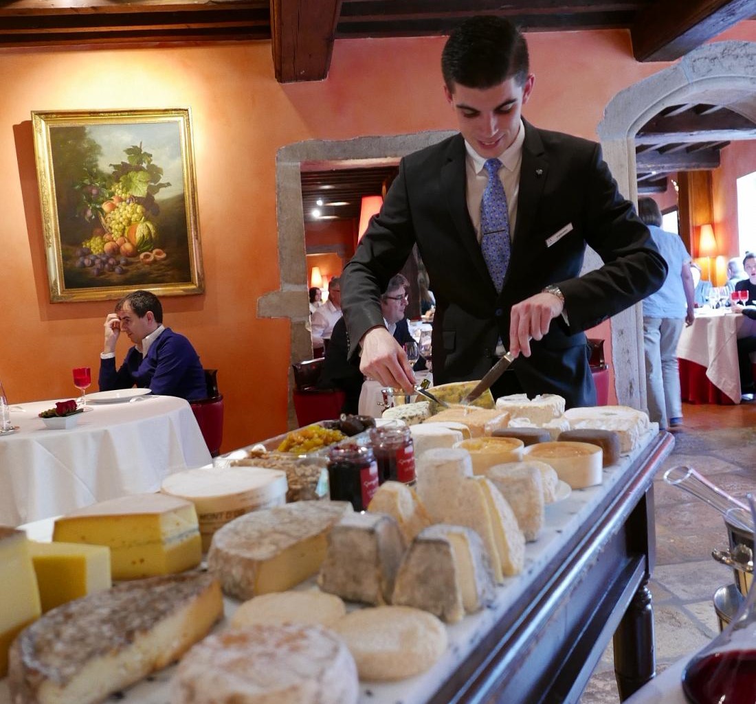 Service du fromage sur chariot