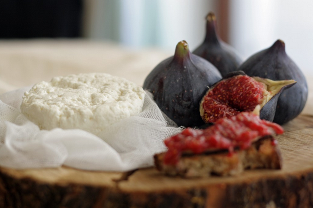 Fromage frais et figues